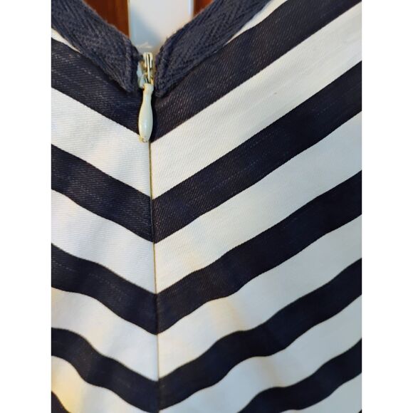 Jones New York Navy &‎ White Chevron Striped V-Neck Dress, Size 6 - Picture 3 of 6